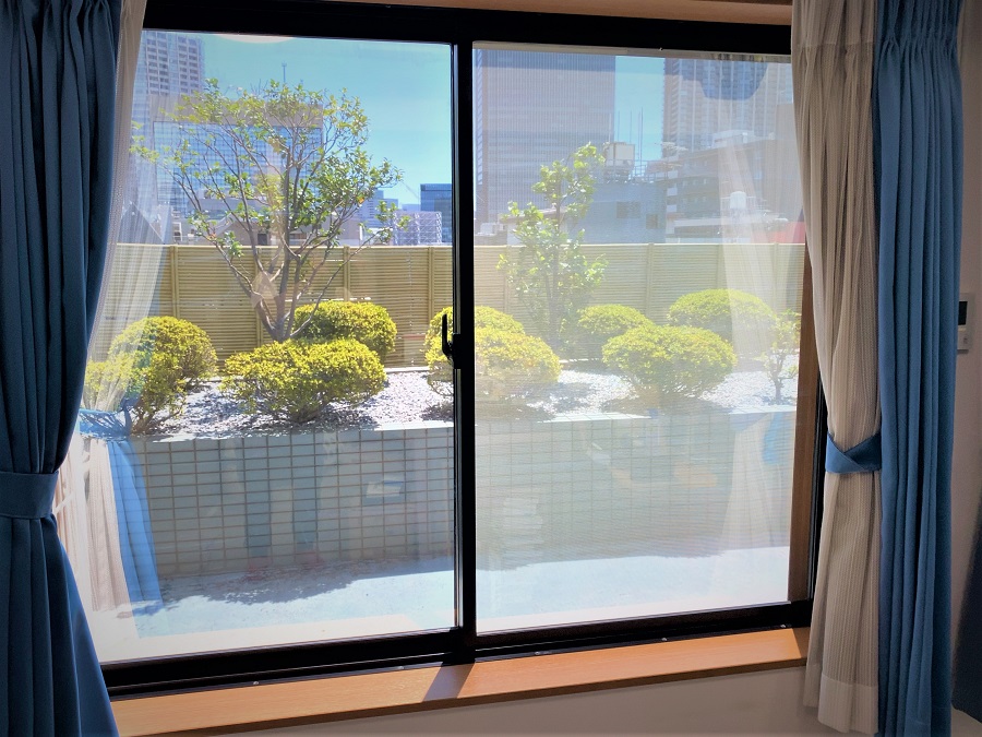 ガラスフィルム 窓などに SUNBLOCK シルバー20外貼り